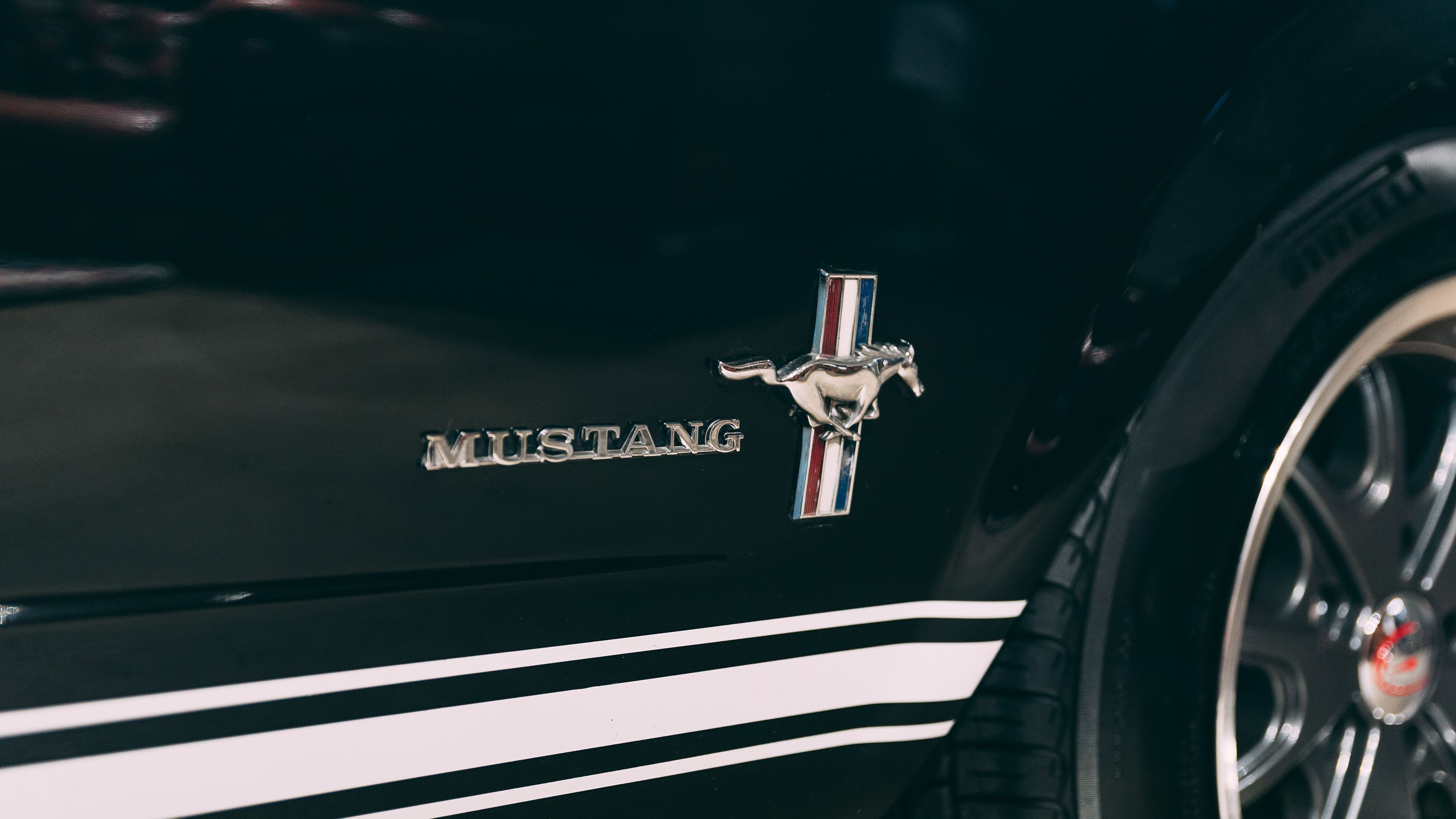 View the exterior of the 1965 Ford Mustang Covertible 289 for sale (11)