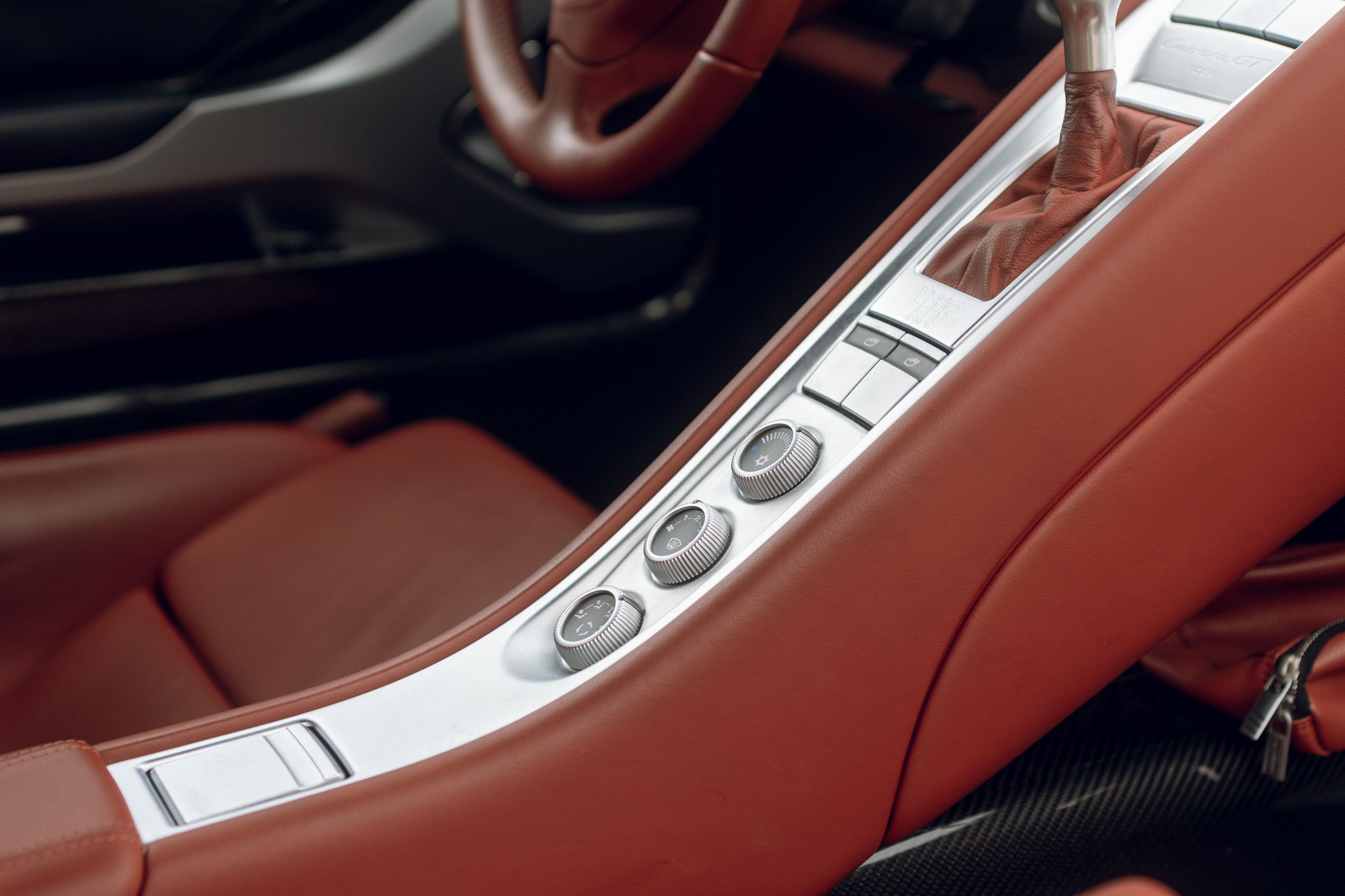 View 2004 Porsche Carrera GT (Grey) for sale interior image (6)