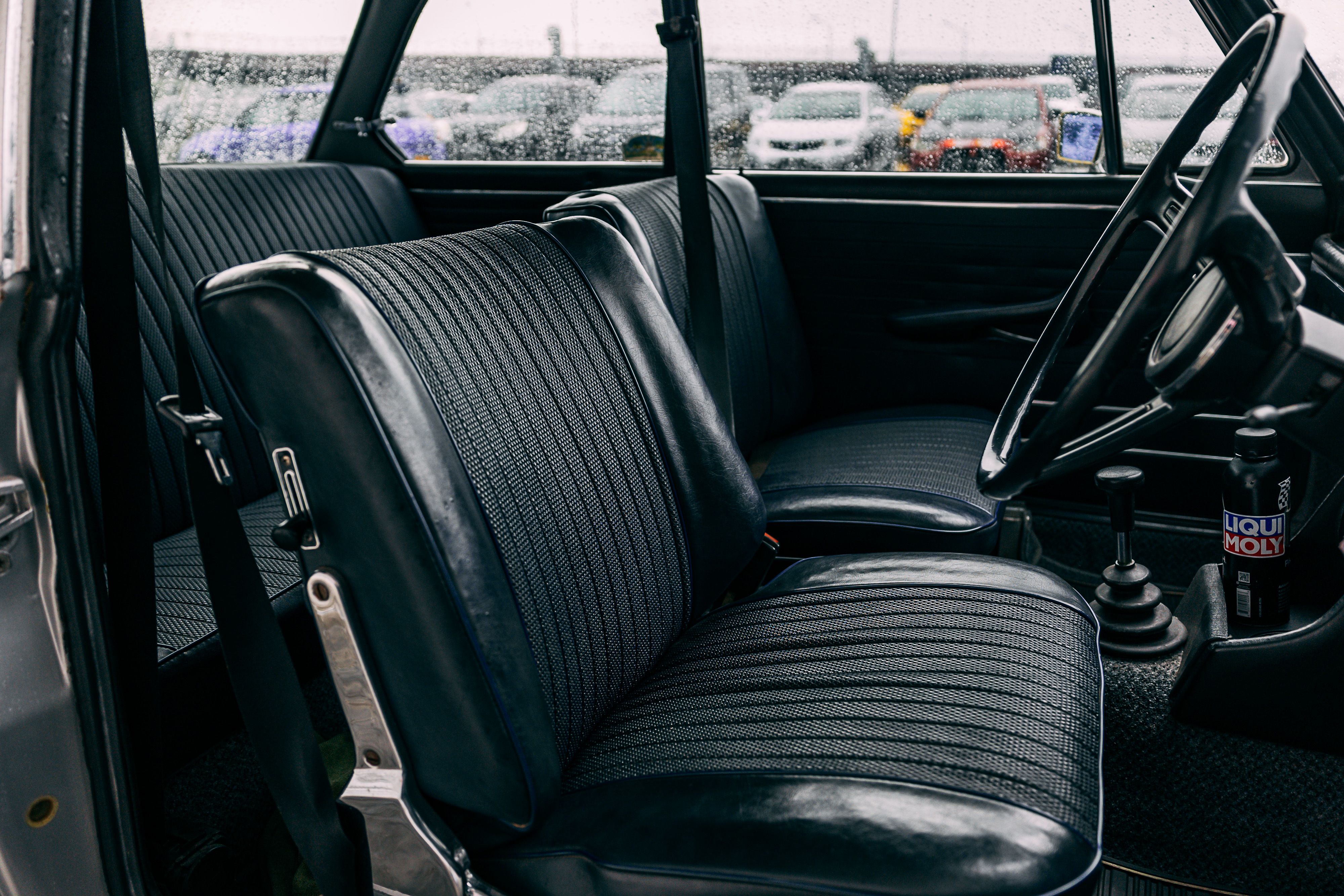 View 1971 BMW 2002 Coupe for sale interior image (5)