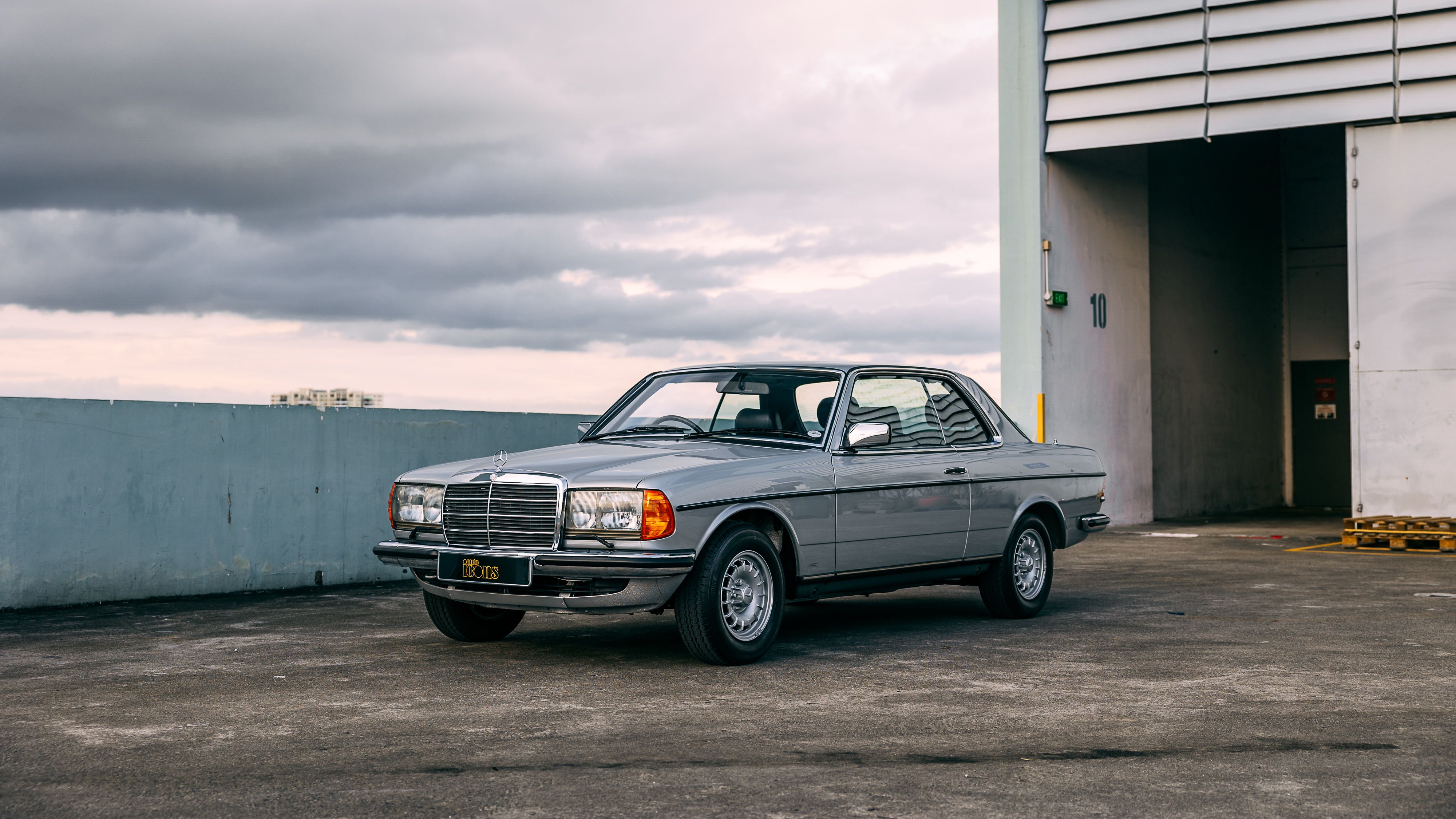 View the exterior of the 1985 Mercedes Benz 280CE W123 for sale (6)