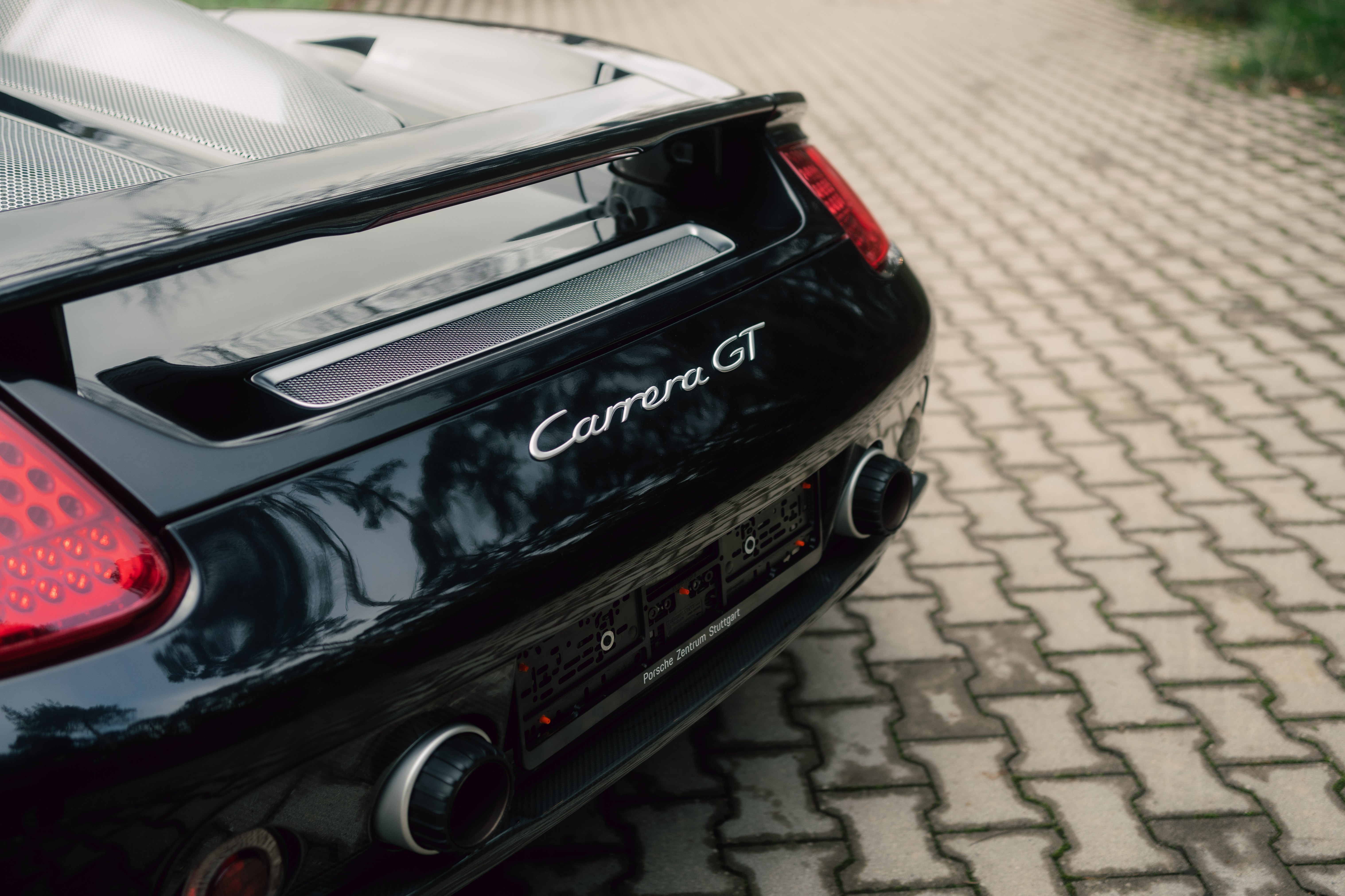 View 2004 Porsche Carrera GT (Black) for sale exterior image (9)