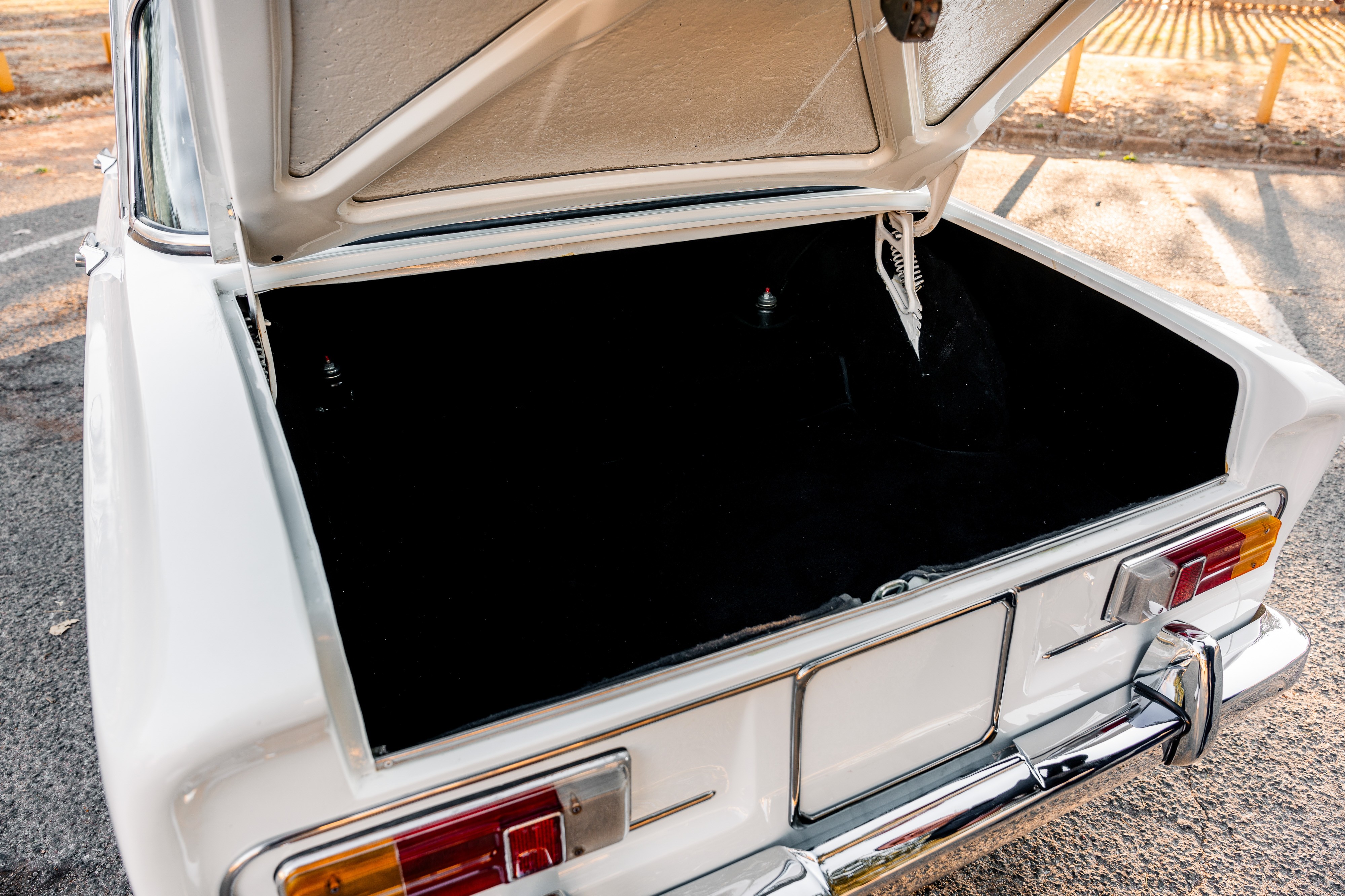 View the interior of the 1964 Alfa Romeo Giulia Ti for sale (6)