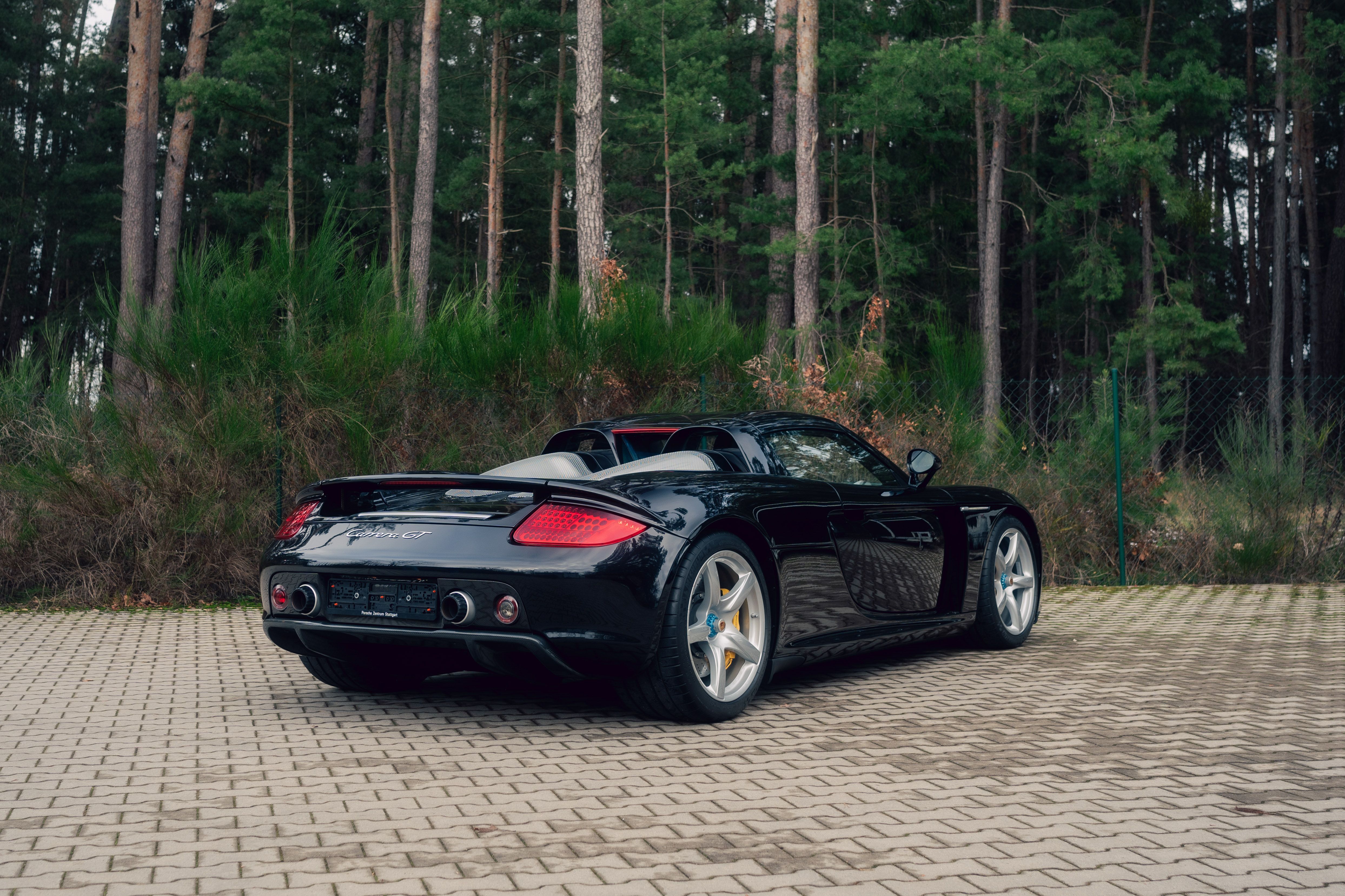 View 2004 Porsche Carrera GT (Black) for sale exterior image (1)