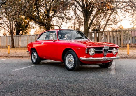 View 1969 Alfa Romeo Giulia Sprint GT Veloce (red) for sale exterior image (1)