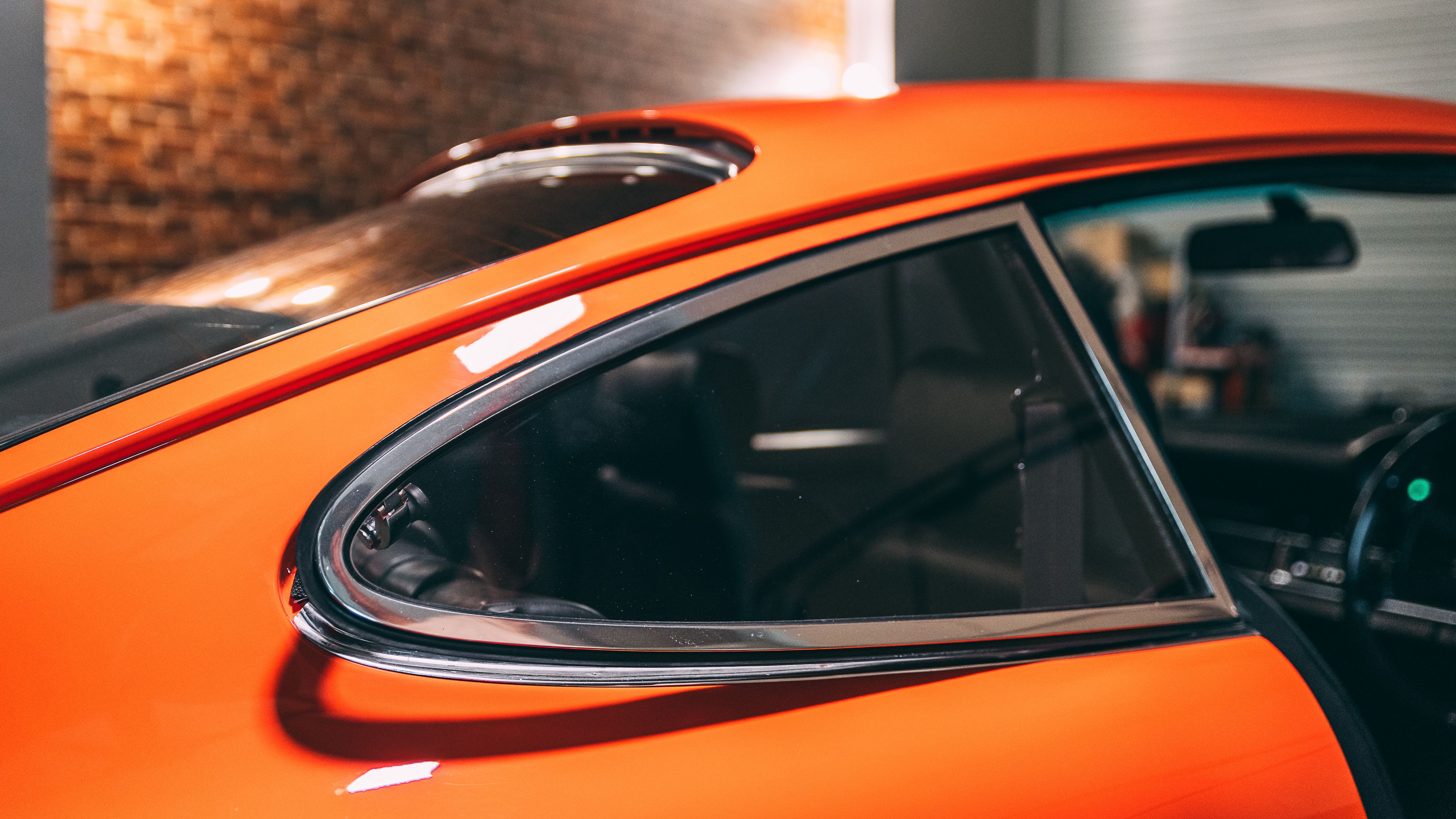 View the exterior of the 1970 Porsche 911E Sportomatic for sale (5)