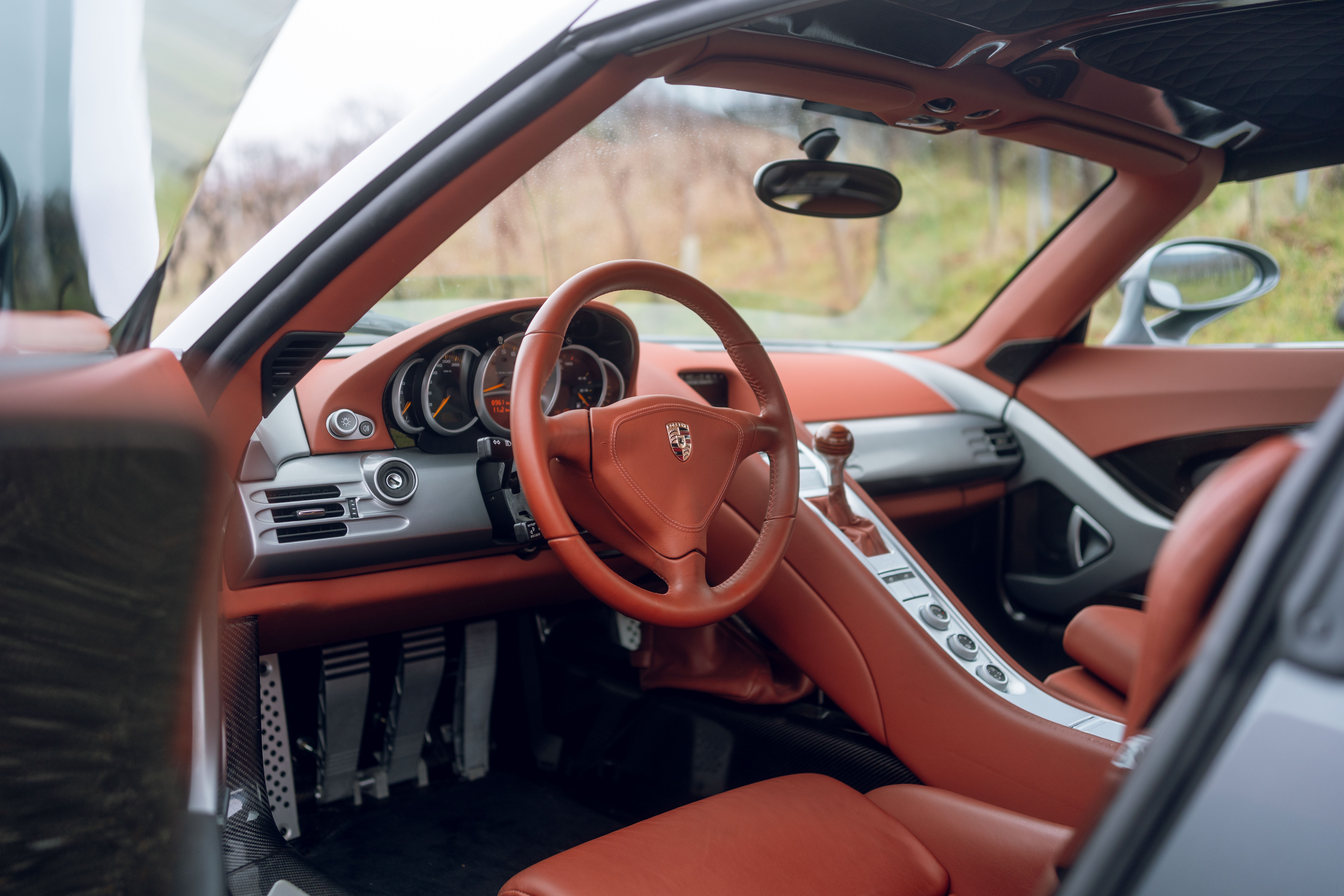 View 2004 Porsche Carrera GT (Grey) for sale interior image (1)