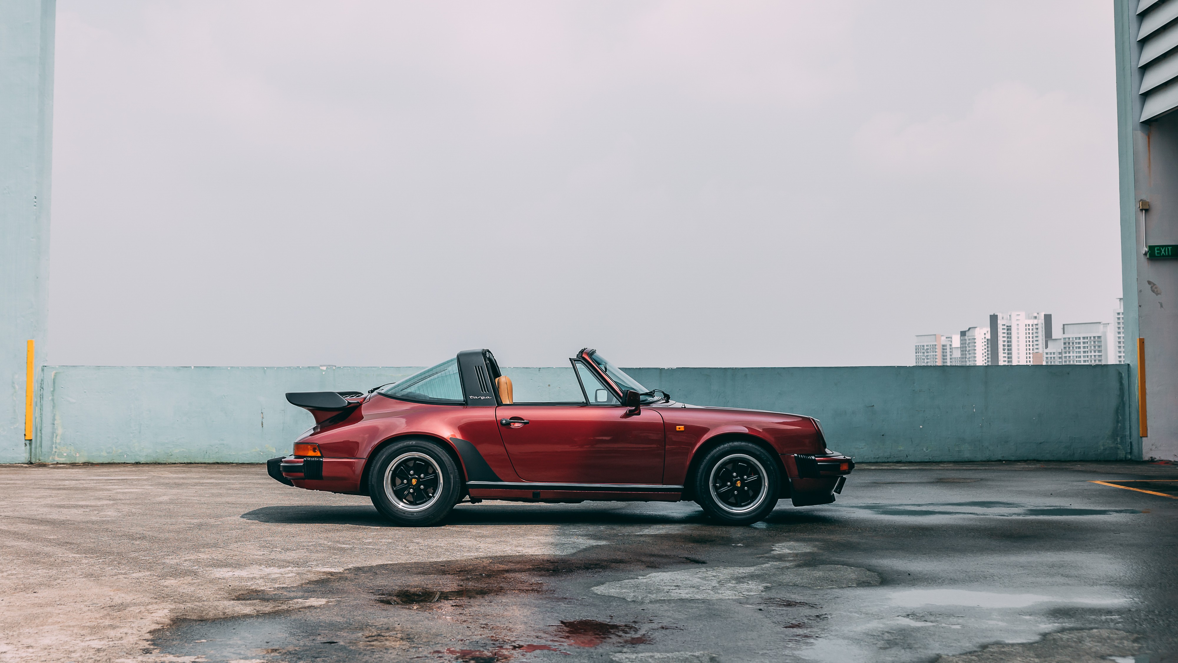 View the exterior of the 1981 Porsche 911 SC Targa for sale (4)