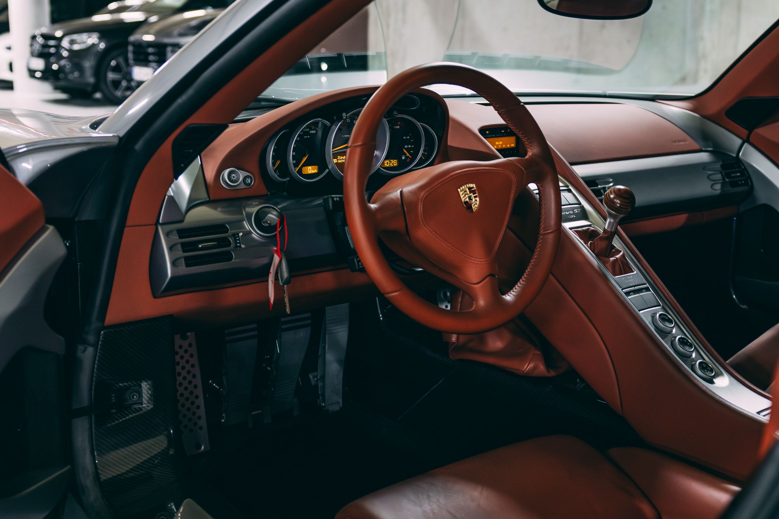 View the interior of the 2004 Porsche Carrera GT (Grey) for sale (1)
