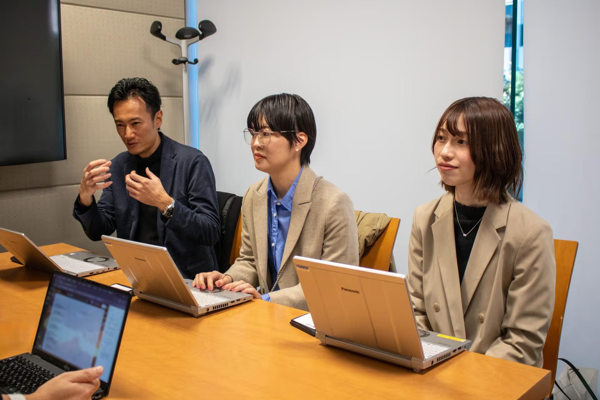 (左から) 株式会社wevnal セールス シニアスペシャリスト 小島 祐一 「BOTCHAN Engagement」CSリーダー 髙田 美沙子、CS 梶原 朱里