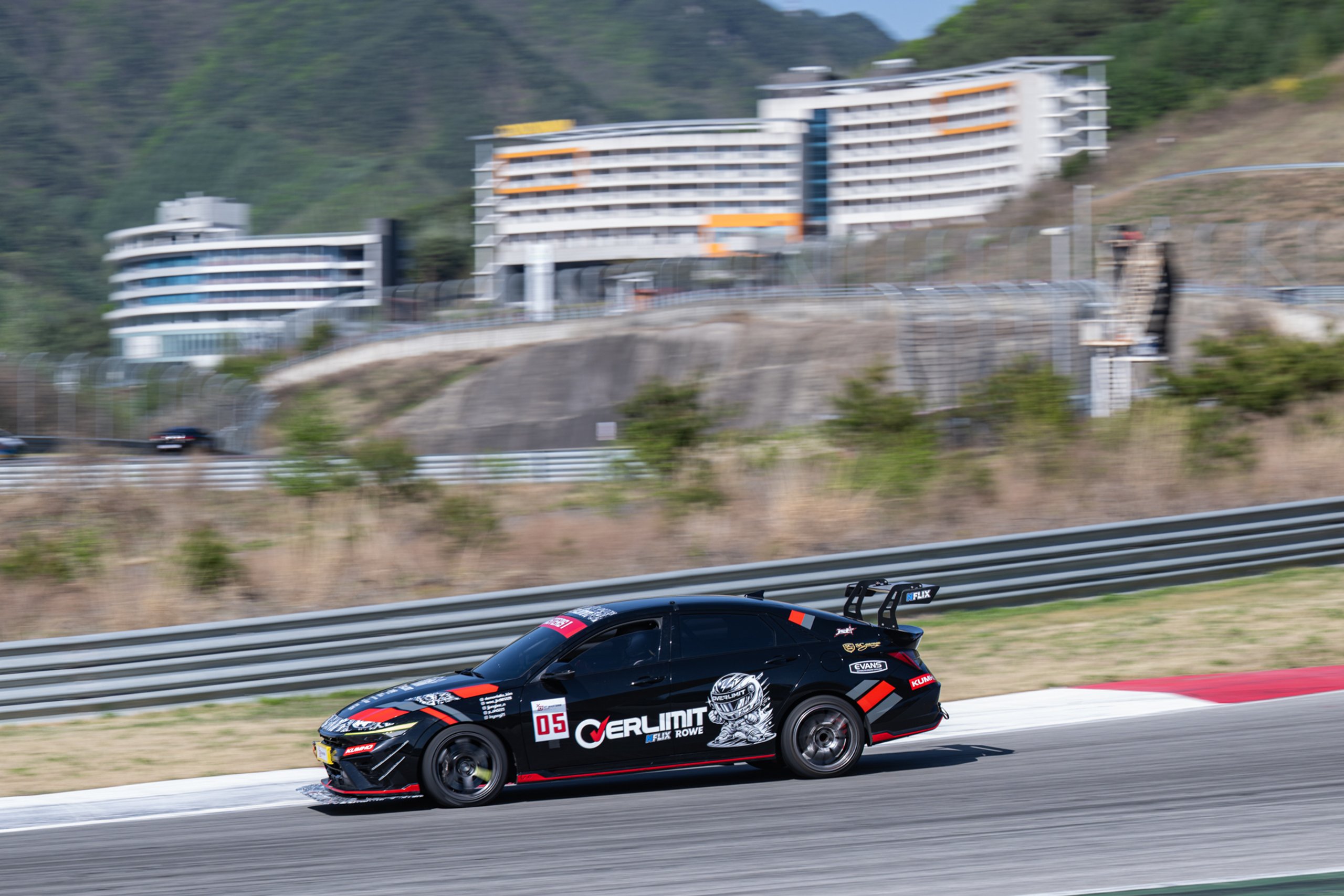 2026 인제 GT 마스터즈 R1 결승 질주 중 