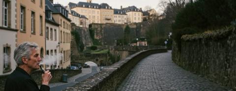 Man vaping in Luxembourg