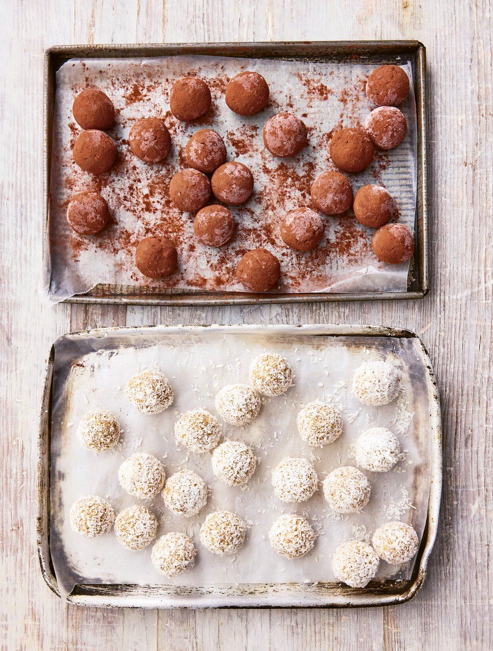 Oaty fridge balls: 2 tasty ways