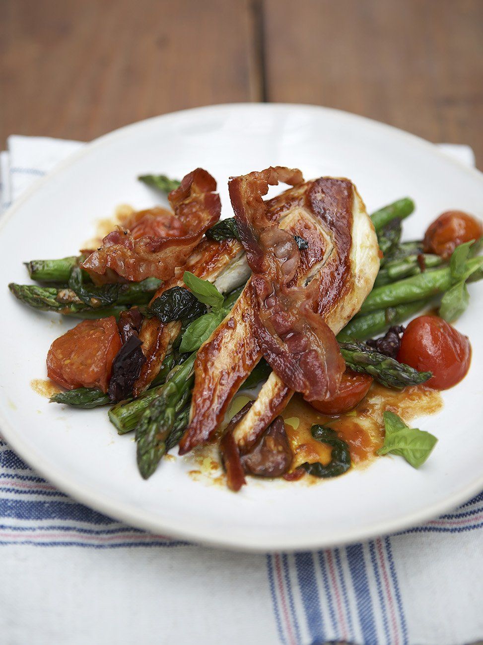Quick crispy chicken with tomatoes & asparagus - Jamie Oliver