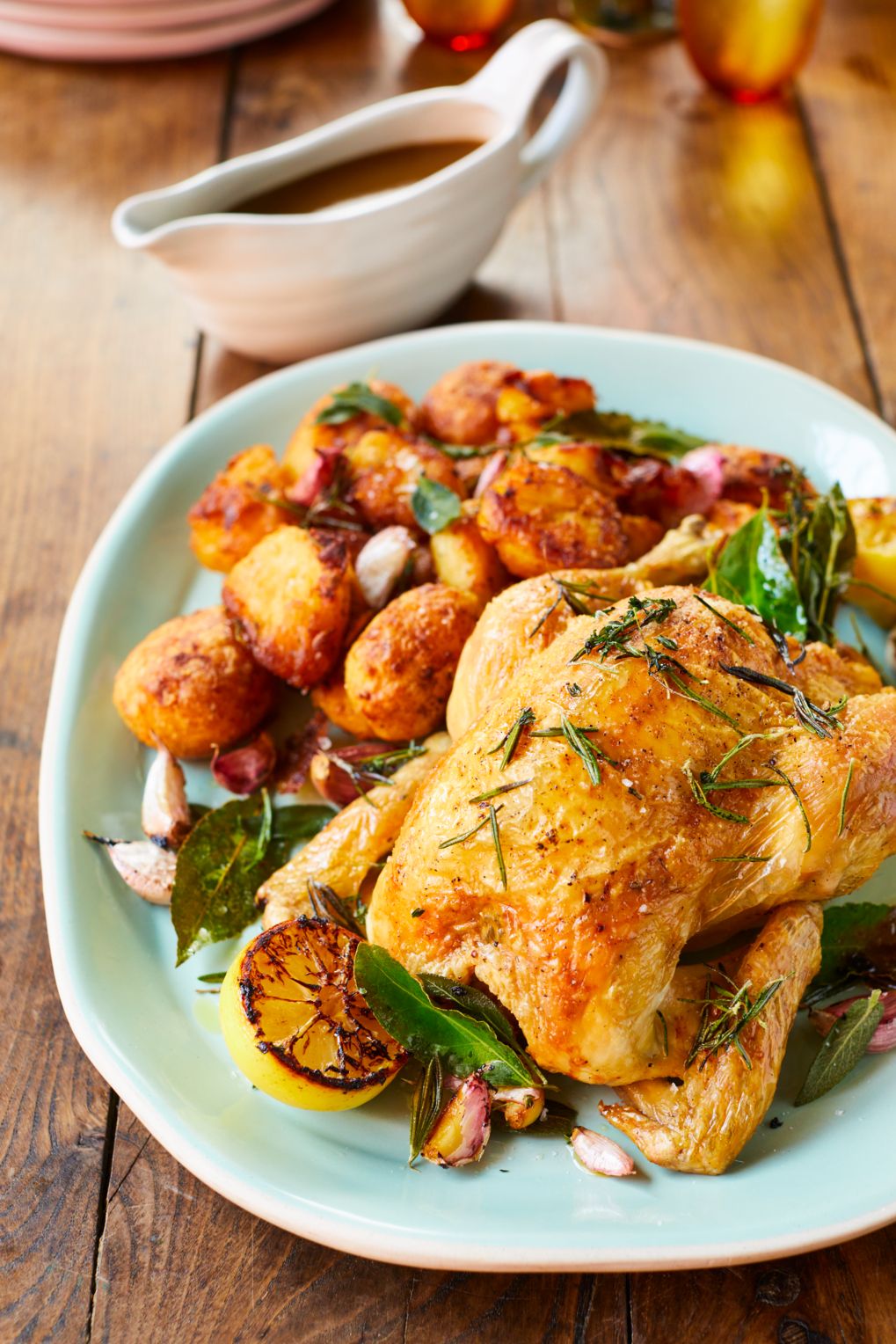 tiptoe ROASTED WHOLE CHICKENクリスマスオブジェクト Whole Roast Chicken With Pomegranate, Apple And Red Wine On