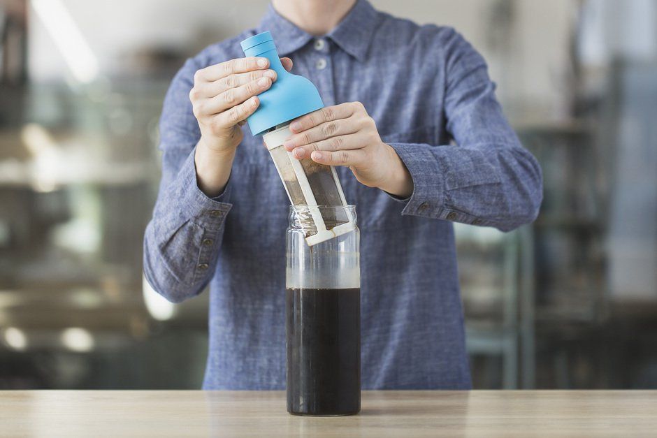 removing a filter from the cold brew bottle
