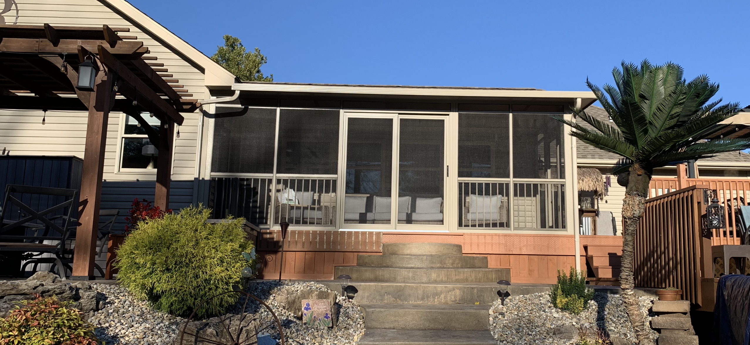 Model 100 - Screen Room