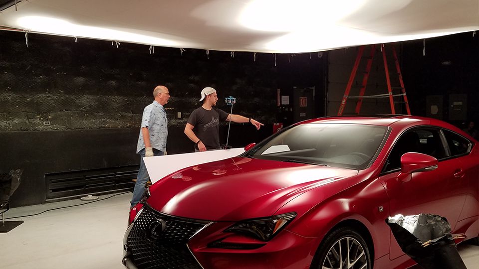 900lbs, Vroom Unveil Virtual Reality Auto Showroom