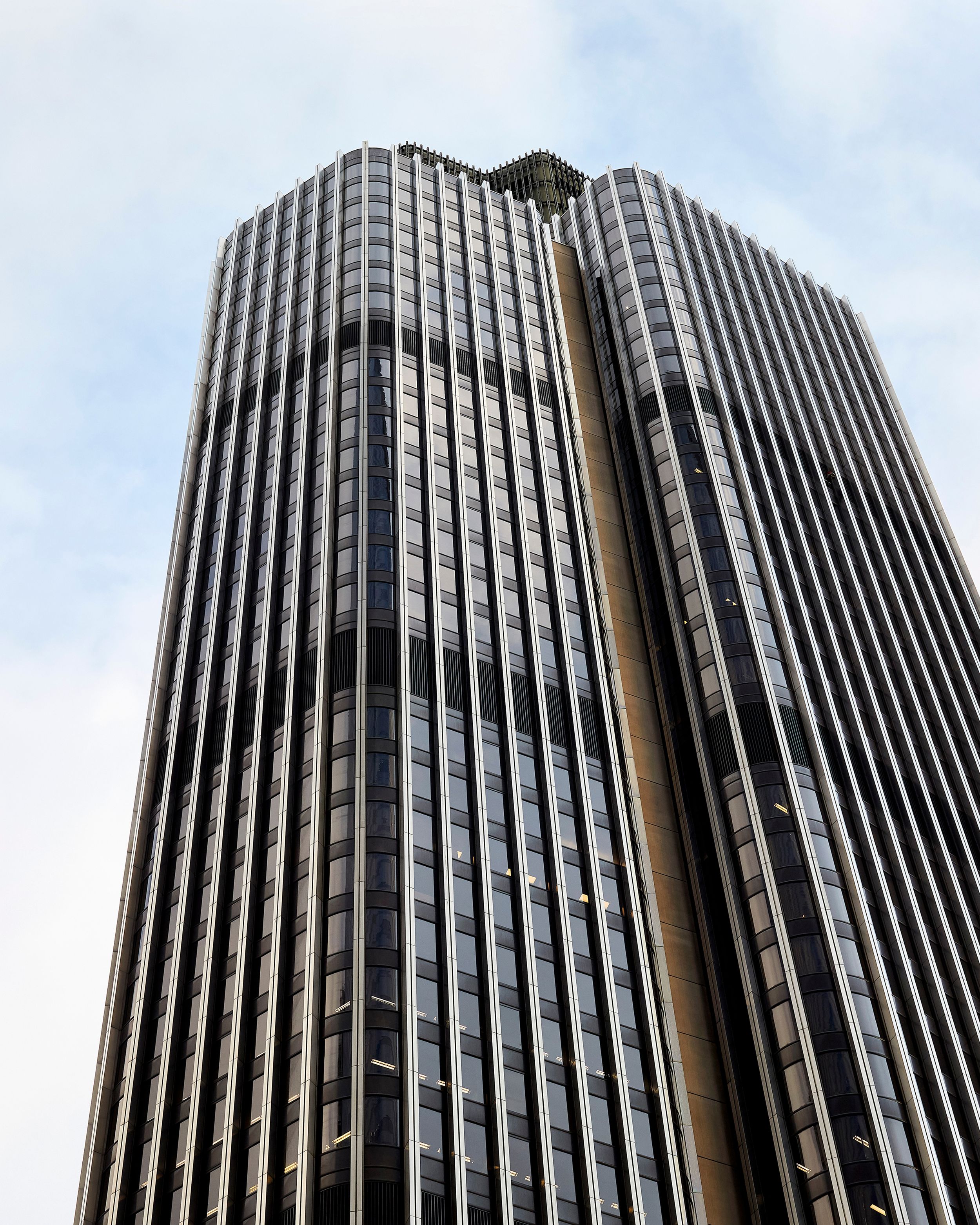 Standing at 600 ft tall, Tower 42 provides a uniquely elevated experience for occupiers