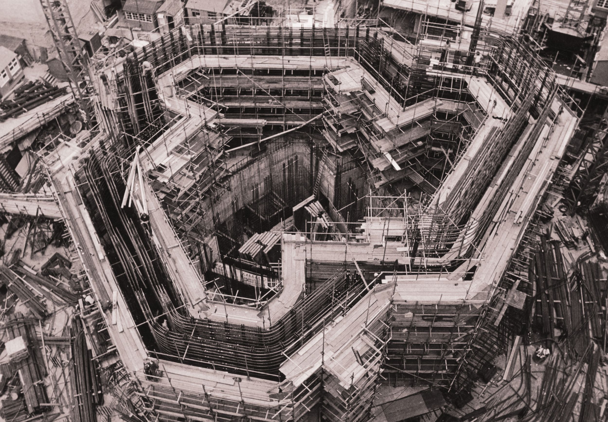 Construction of Tower 42's unique leaf shaped silhouette