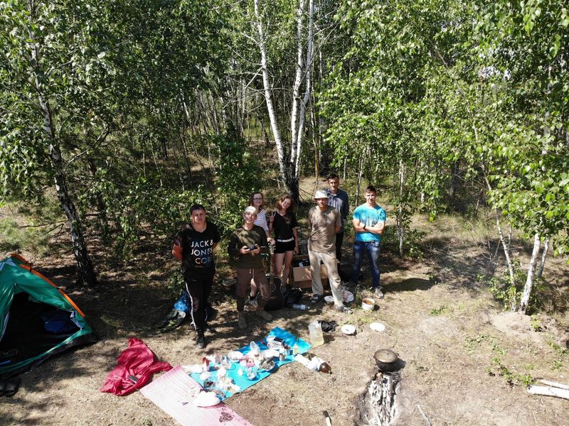 Практика в Корнині (2019 рік). Зліва направо: студети Єфіменко Віктор, Корнієнко Артем, Борисенко Кіра, Шевченко Юлія; викладачі: Попов С.А., Шабатура О.В.; аспірант Сафронов Анатолій
