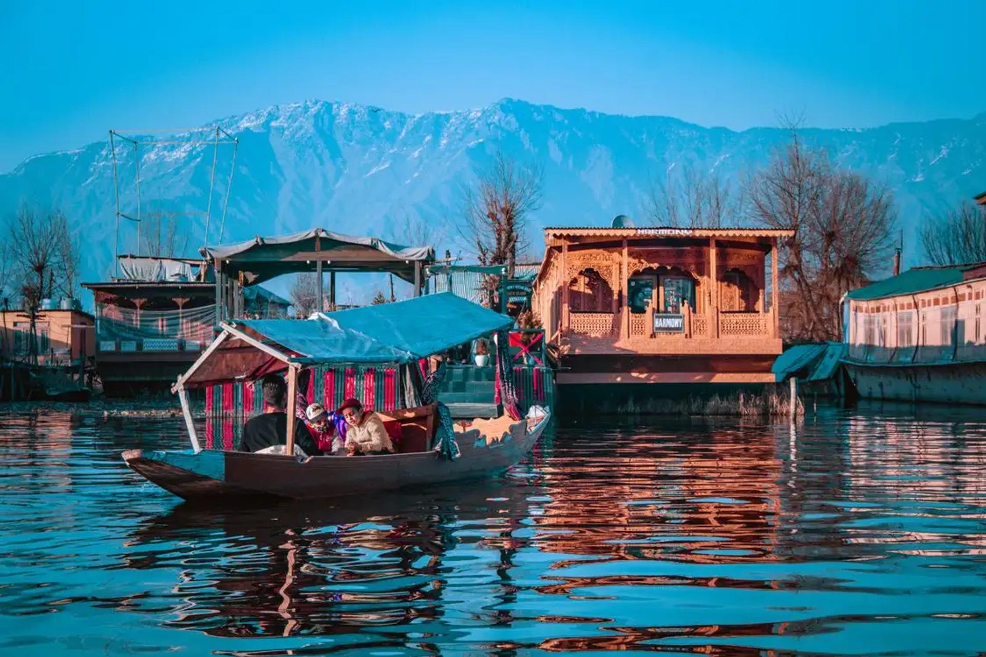 What’s Included in a Kashmir 4N/5D Tour Package?