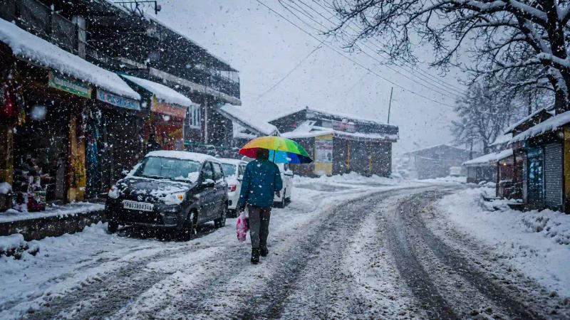 Chillai Kalan in Kashmir showing children walking through a snow-covered village lane lined with traditional houses.