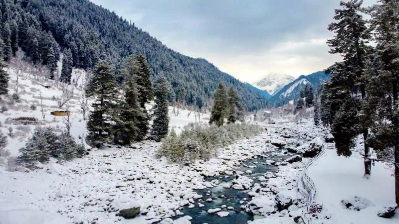 Kashmir SIM card for tourists exploring scenic valleys and remote destinations in Kashmir.