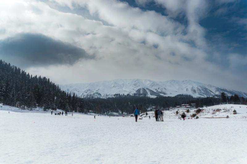 Kashmir SIM card for tourists preparing for winter travel and limited mobile connectivity.