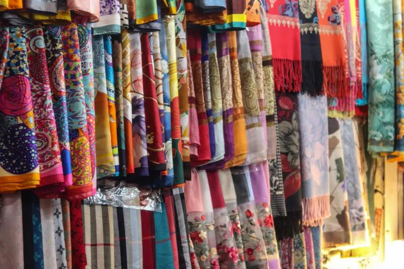 Papier-mache and shawl shopping in Srinagar with local travel agents in Srinagar