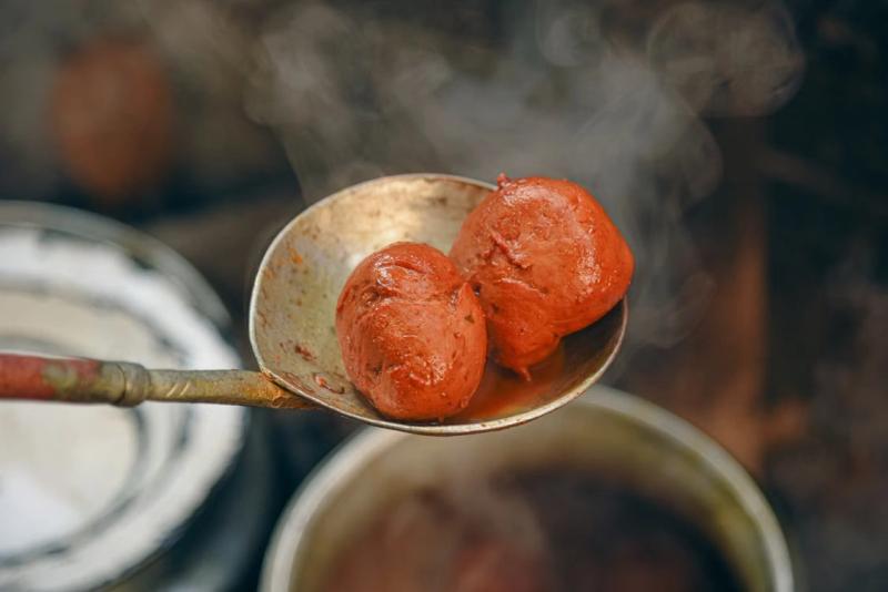 Traditional Kashmiri food to tell your travel agents in Srinagar about