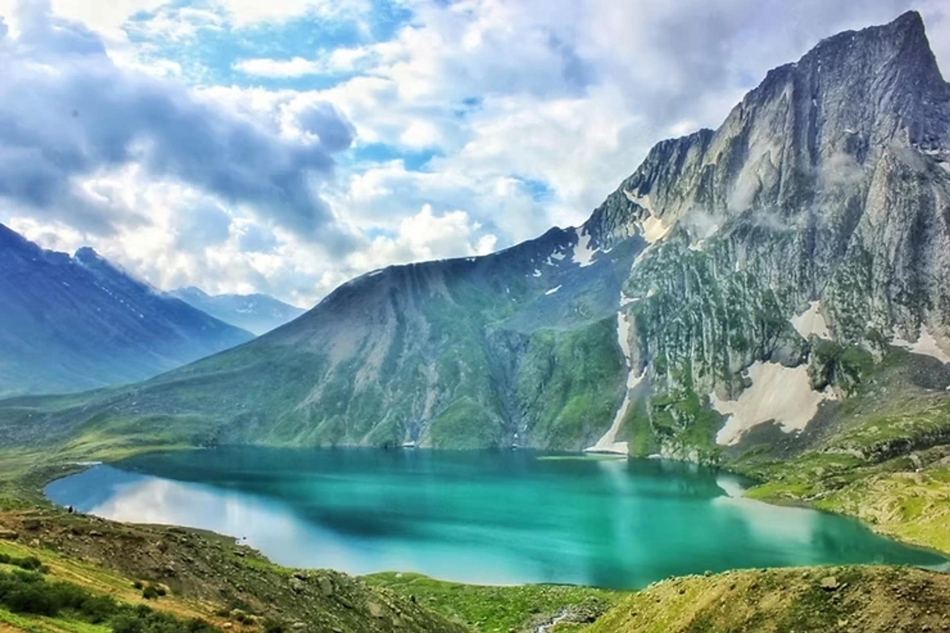 8 Reasons Kashmir Offers the Best Tourist Hospitality
