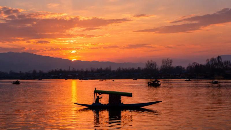 Shikara silhouetted on Dal Lake at sunset, a calm end to a day at Bagh-e-Gul-e-Dawood in Srinagar