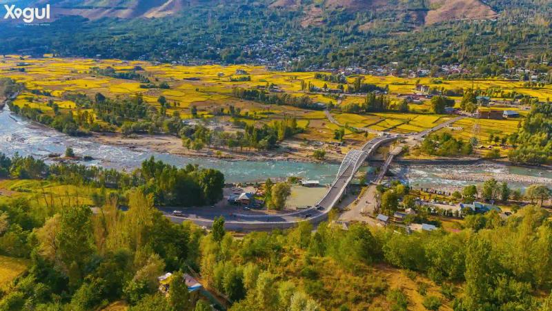 Kashmir vs Kerala travel image showcasing the natural beauty of Kashmir with Sonamarg valleys and alpine landscapes