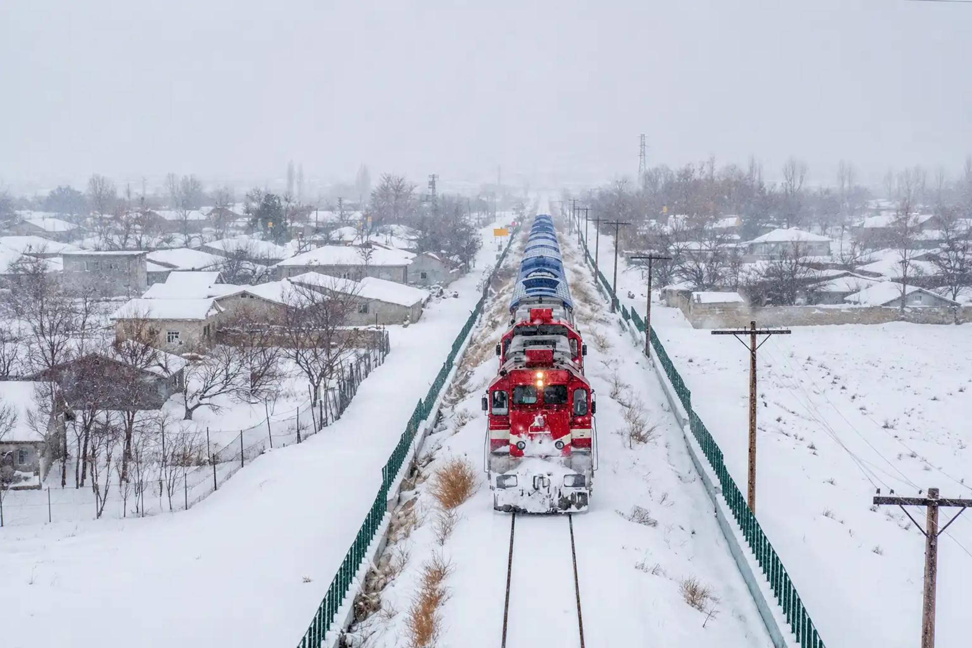 Vande Bharat Srinagar in Winter: Heating, Delays & Layers