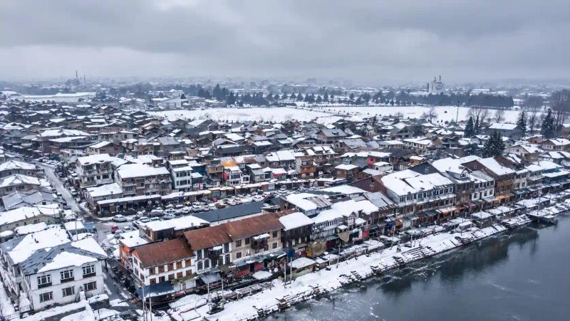 Snow-covered Srinagar riverfront in winter, shown in the top 10 travel agents in Kashmir guide