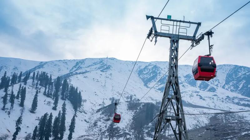 Gulmarg Gondola Booking 2026 guide showing cable car ride to Apharwat Peak with snow-covered mountains