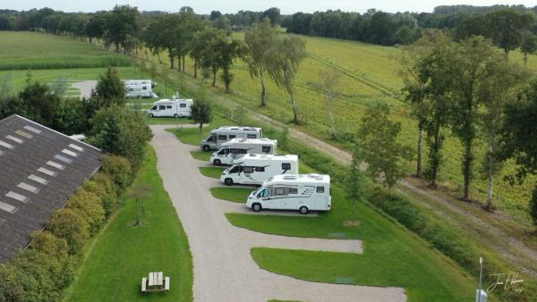 Camperplaats De Geneugten accommodations