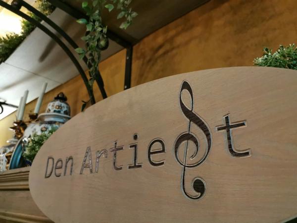 Café Den Artiest bar-pub