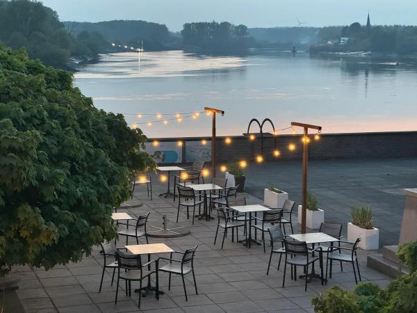 Emile V. Café  bar-pub