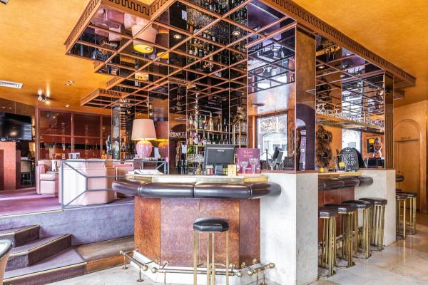 Lorraine Brasserie dining