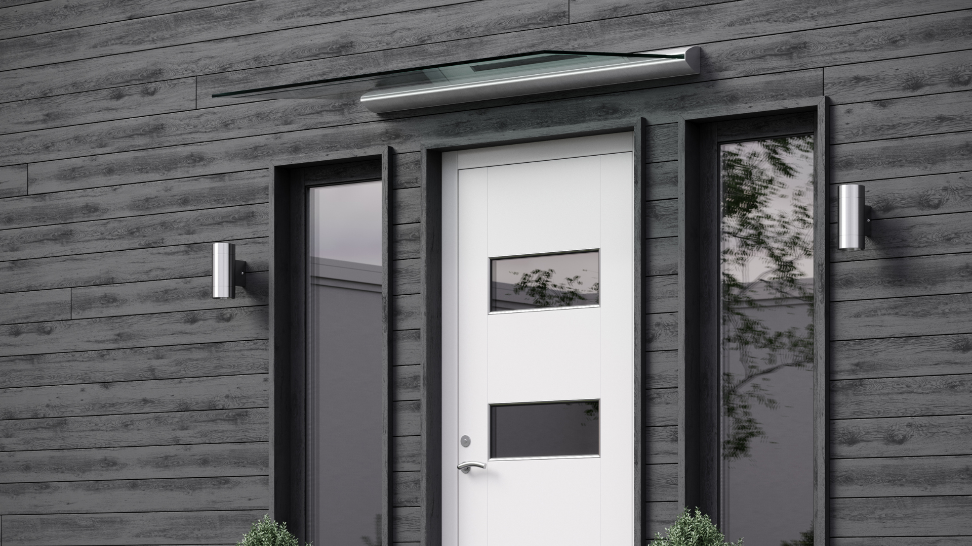 Hvit ytterdør på et sortmalt hus med glasstak over døra