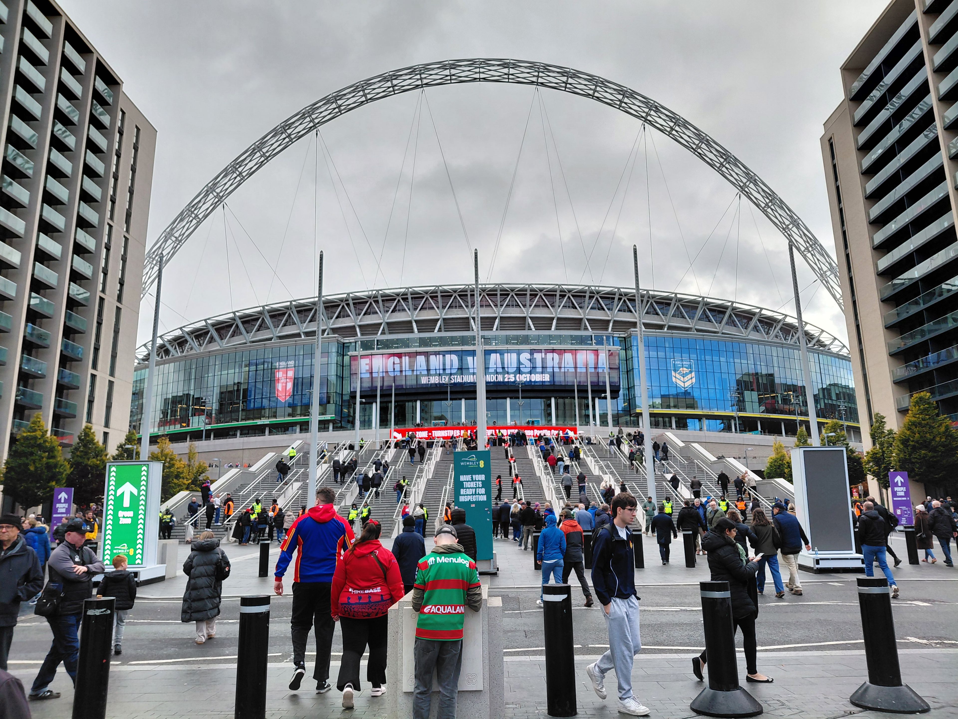 The Australian focused on retaining control of the series.