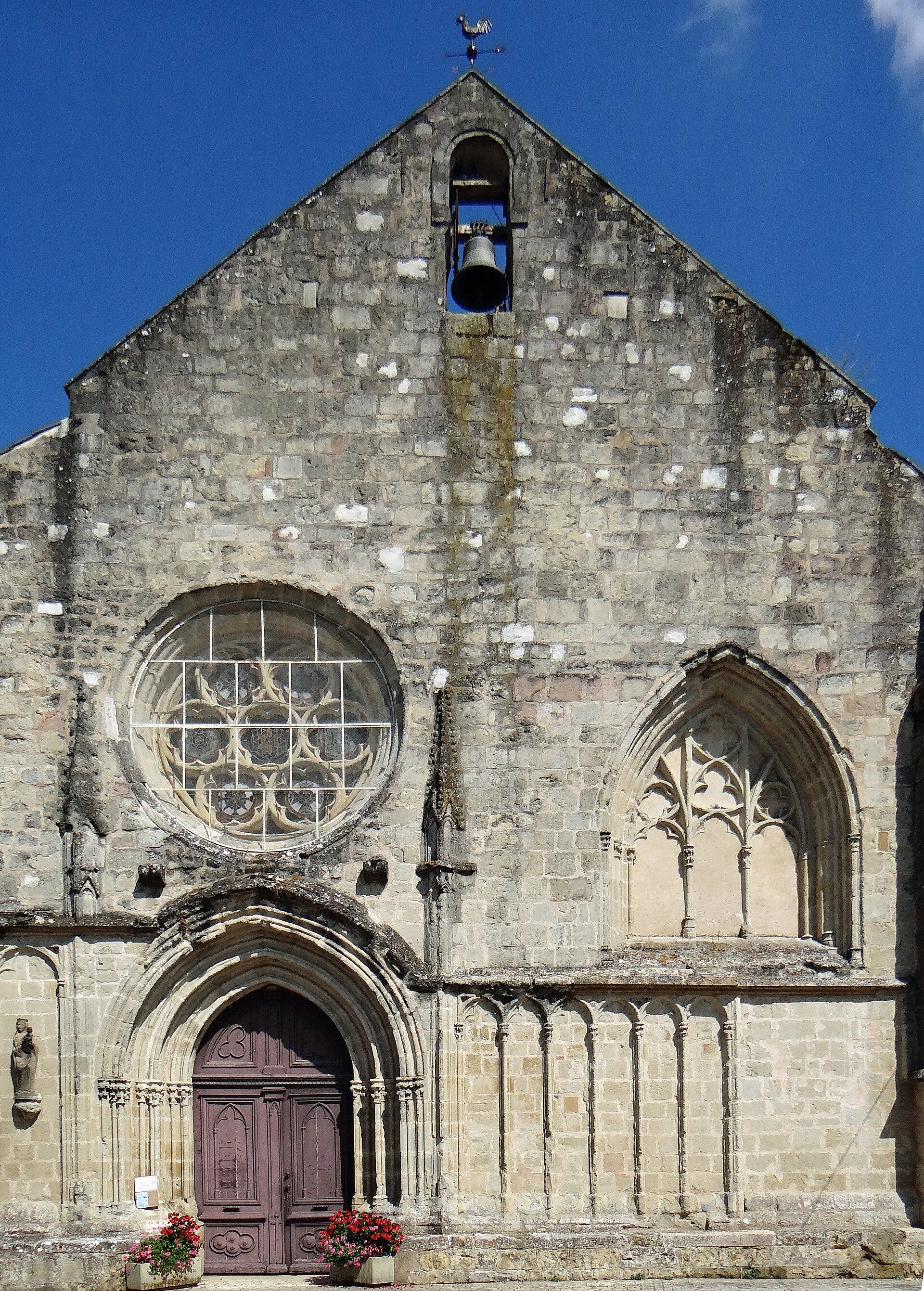 Façade de l’église Notre-Dame de Gontaud-de-Nogaret, inscrite monument historique en 1925