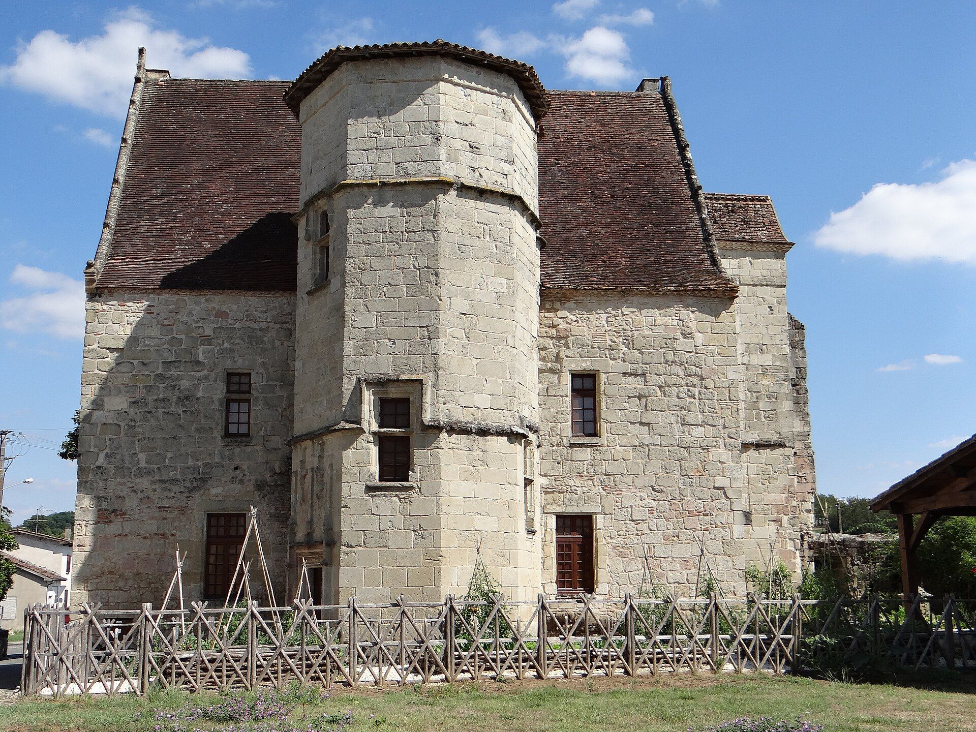 Château de Gontaud-de-Nogaret, bâti entre 1473 et 1495, inscrit monument historique en 1958