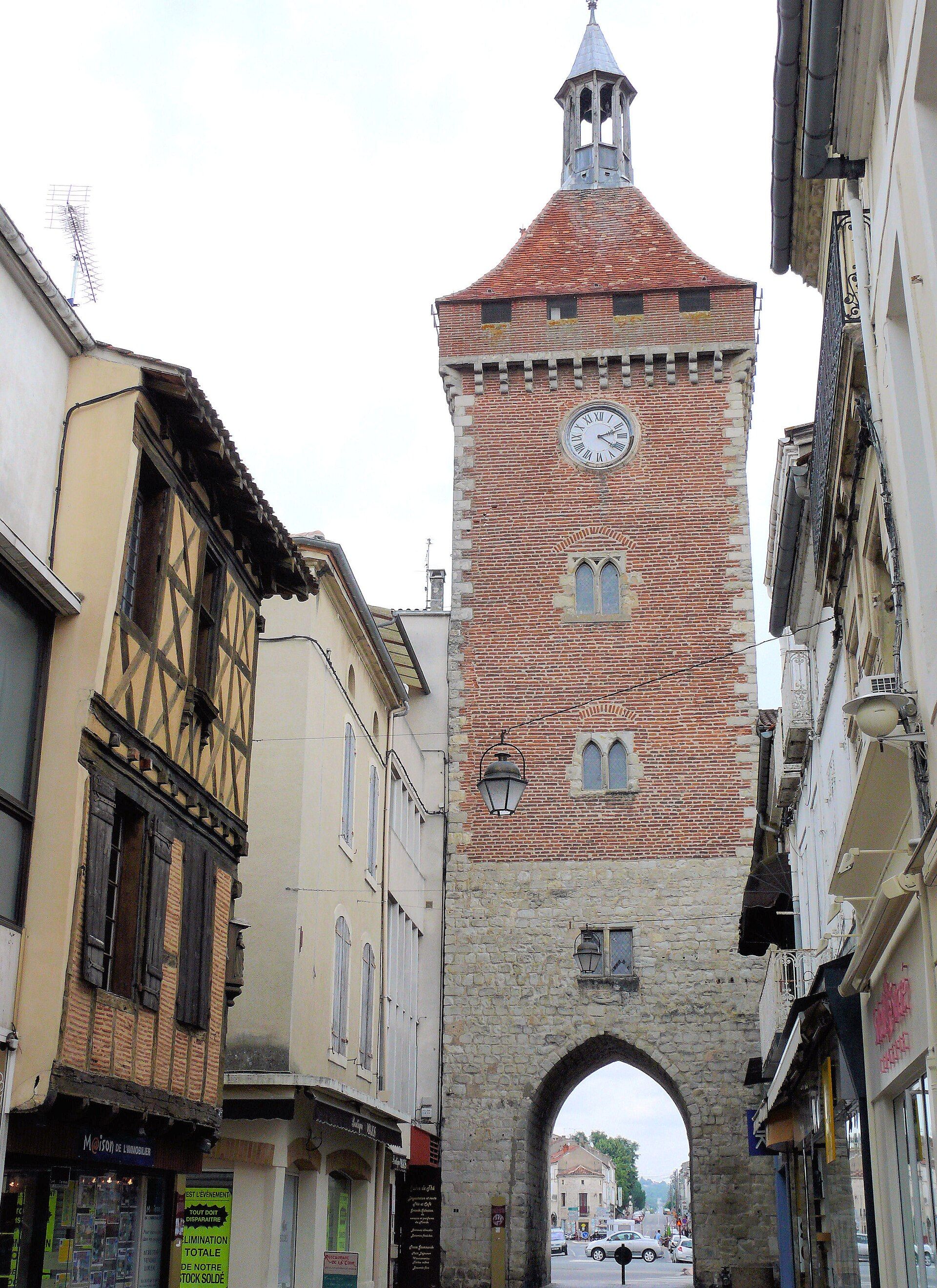 Porte de Paris, porte-tour médiévale de l’enceinte de la bastide de Villeneuve-sur-Lot