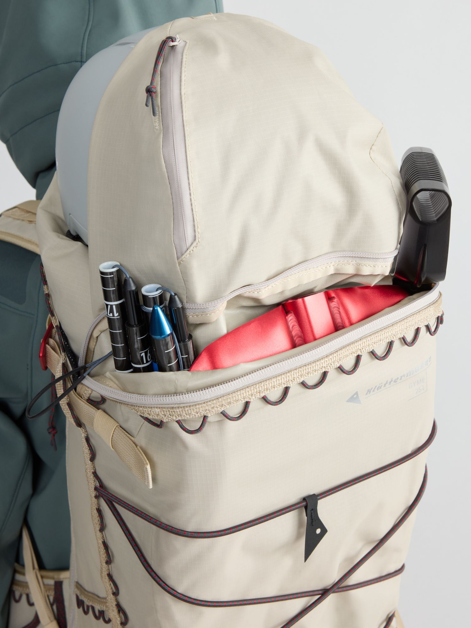 Gyme avalanche tool compartment