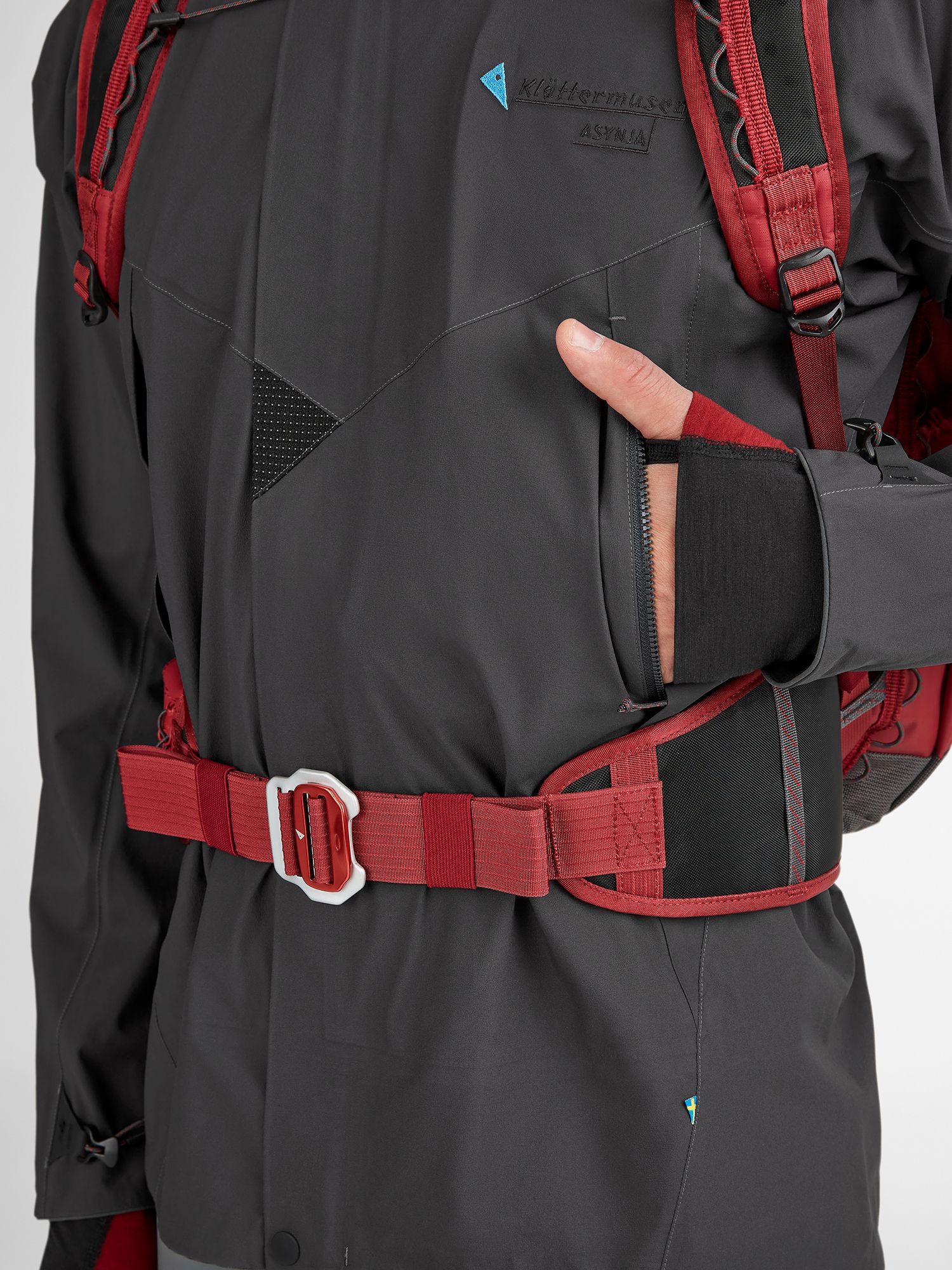 Asynja jacket close up