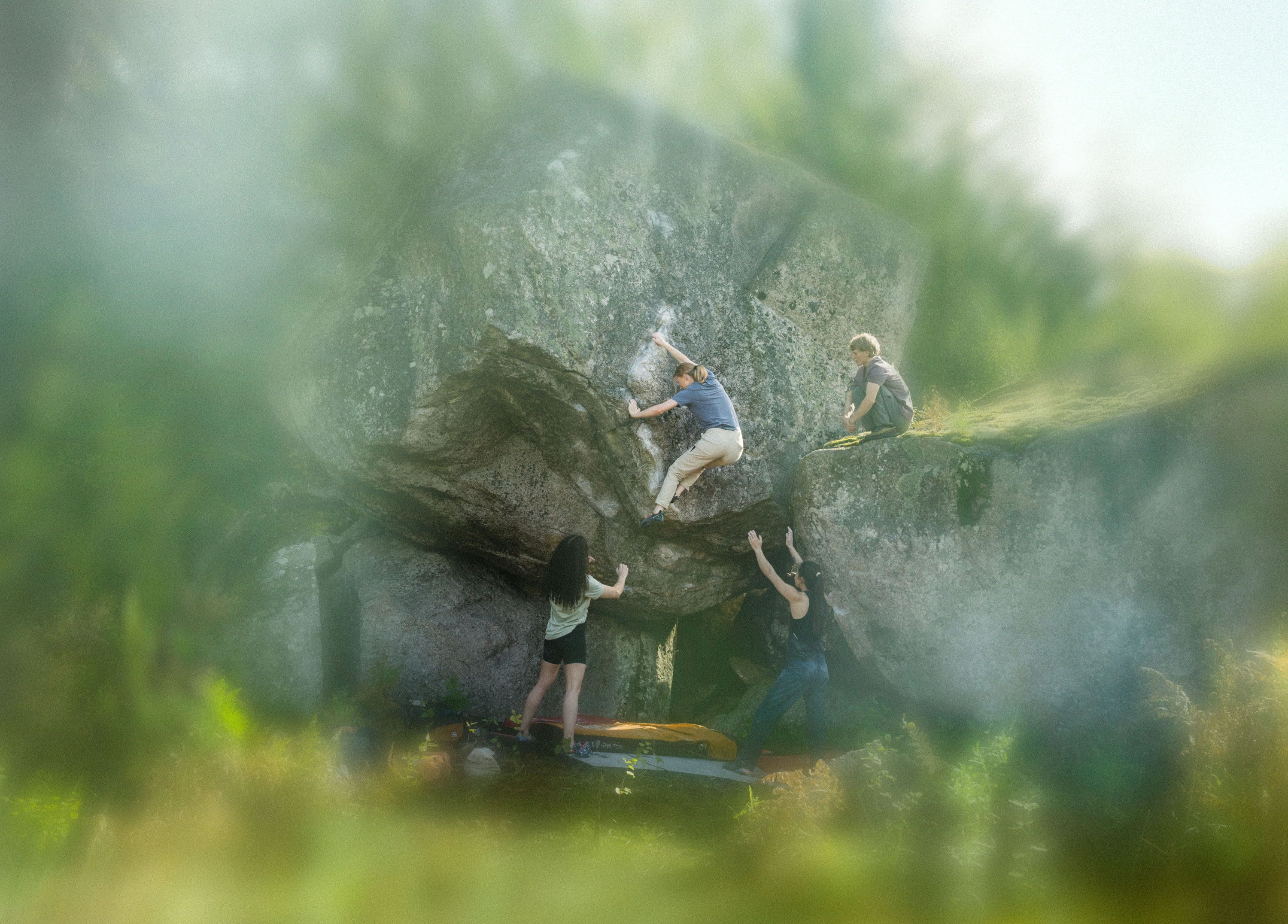 Gropu of people bouldering