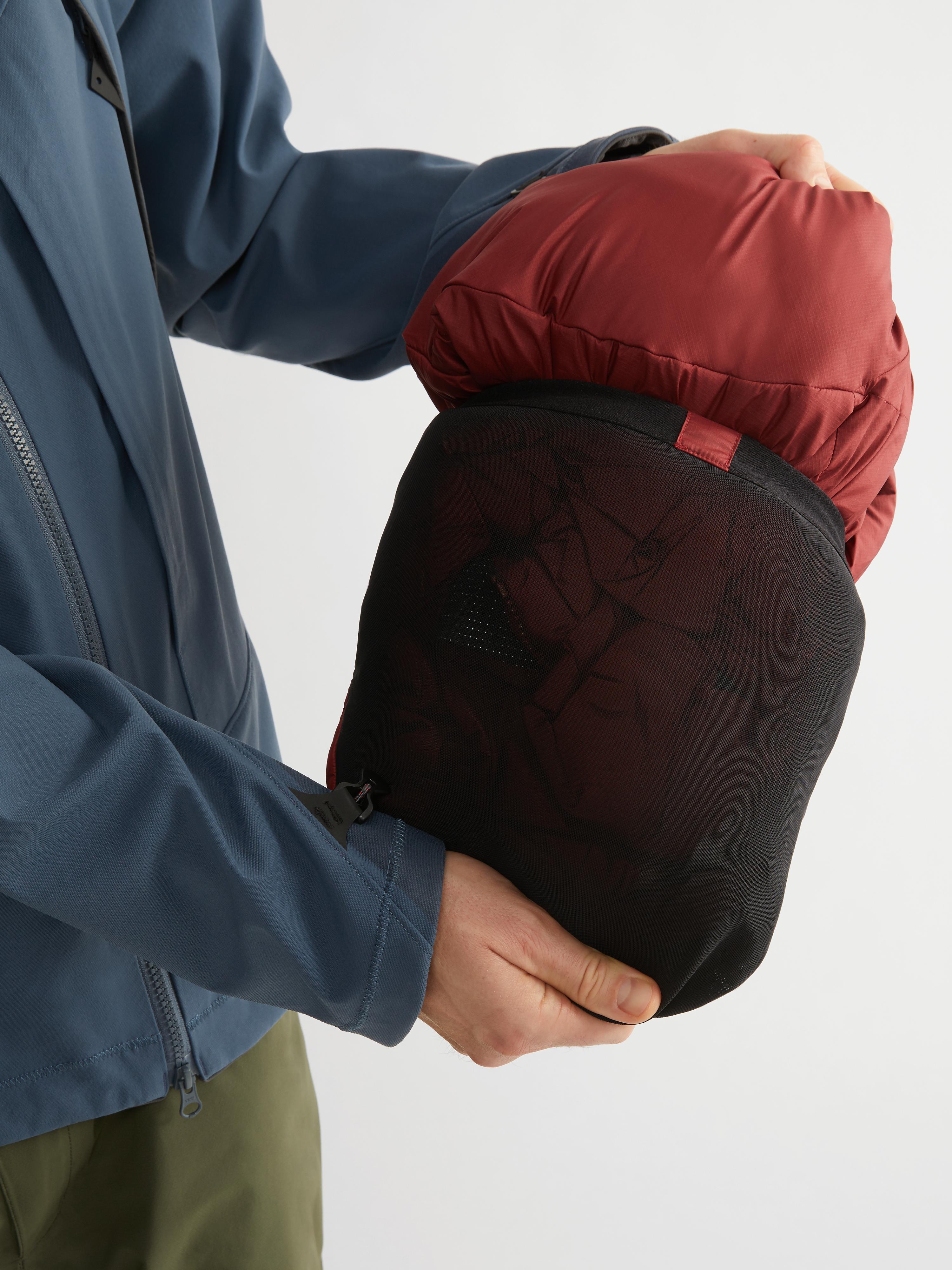 Red Lödyn packed in its own pocket