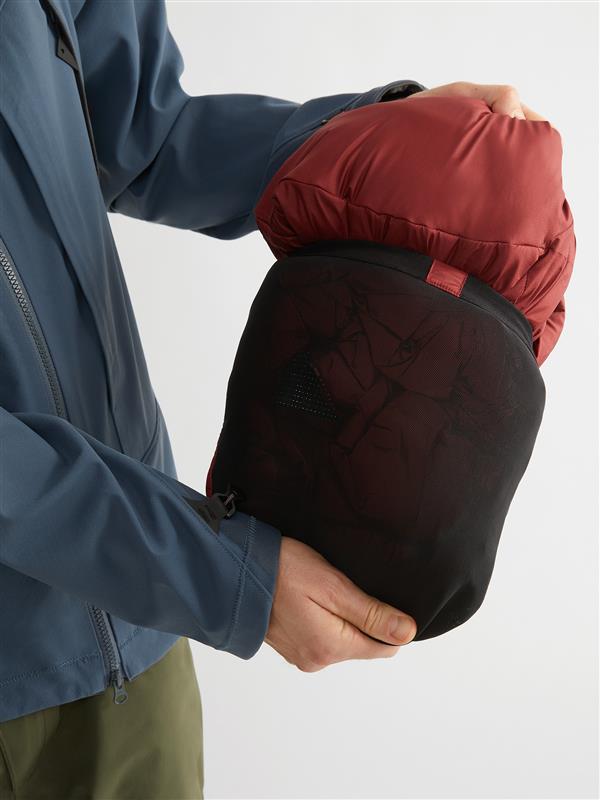 Red Lödyn packed in its own pocket